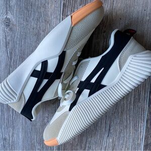 NWT Womens White and Black Sneakers